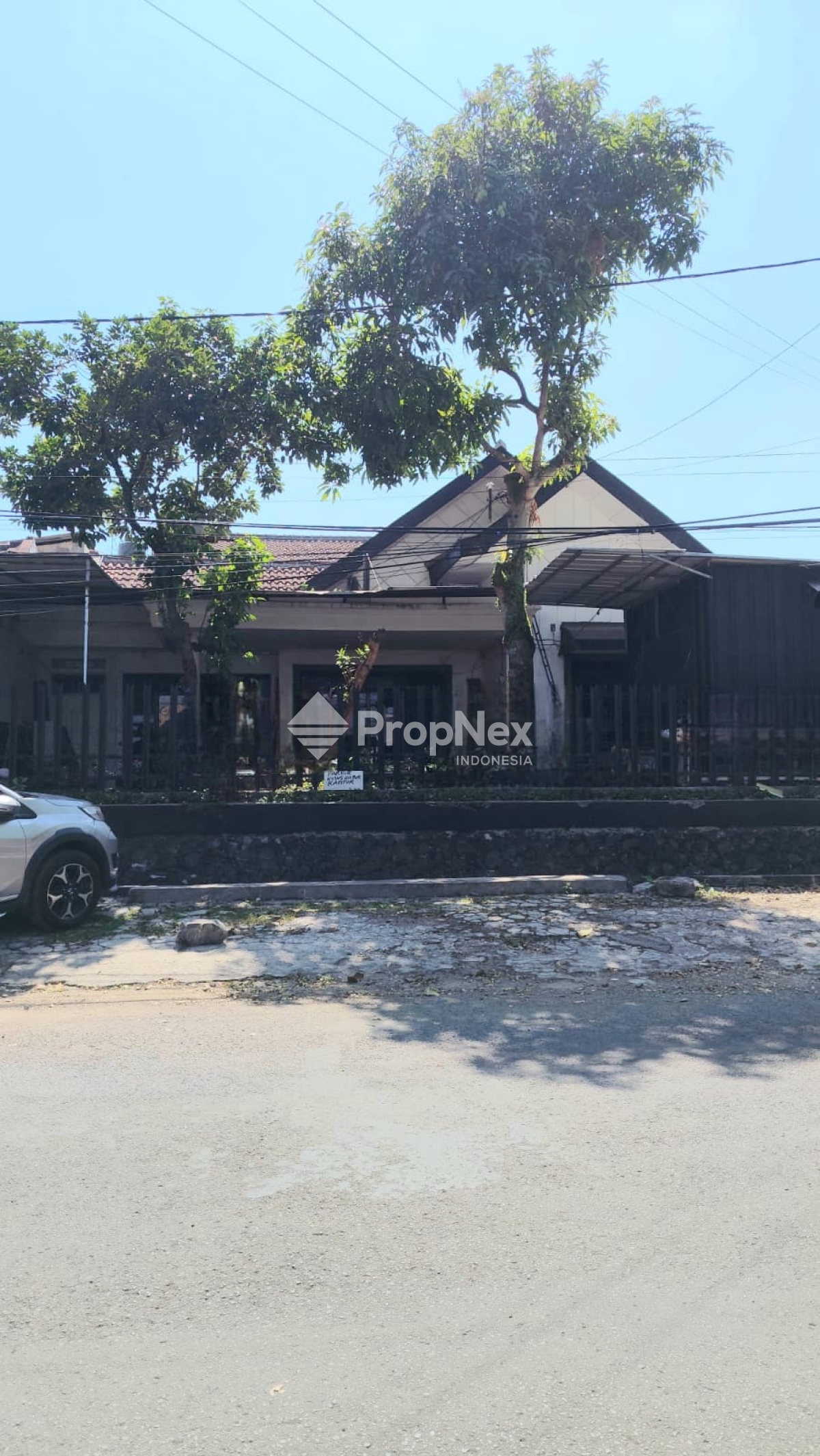 Below Market (Hanya dihitung tanah) Dijual Rumah 2 muka di Dekat Bandara Husein